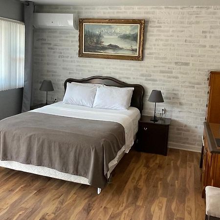 Auberge Restwell Motel Berrys Mills ภายนอก รูปภาพ